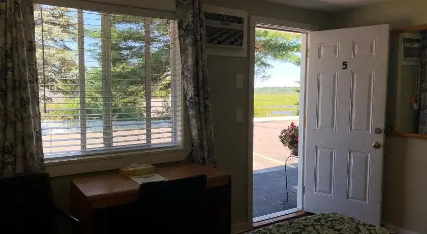 Admiral Motel