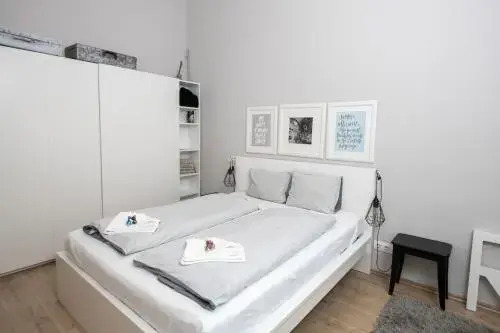 Jet Setter Opera Apartment