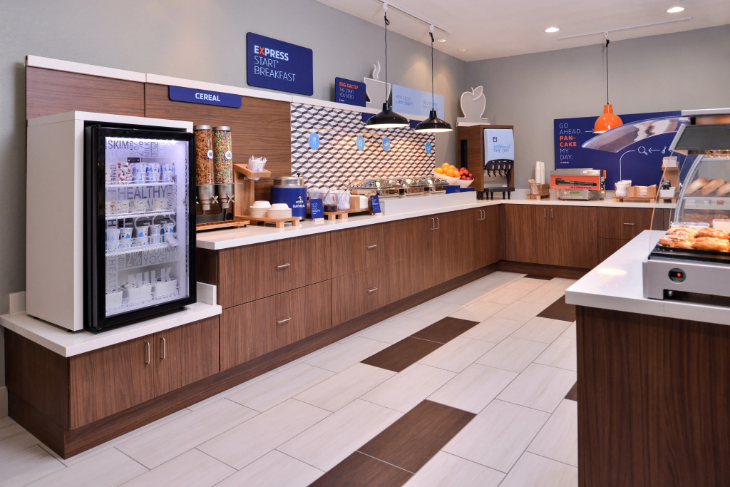Holiday Inn Express & Suites Elgin By IHG