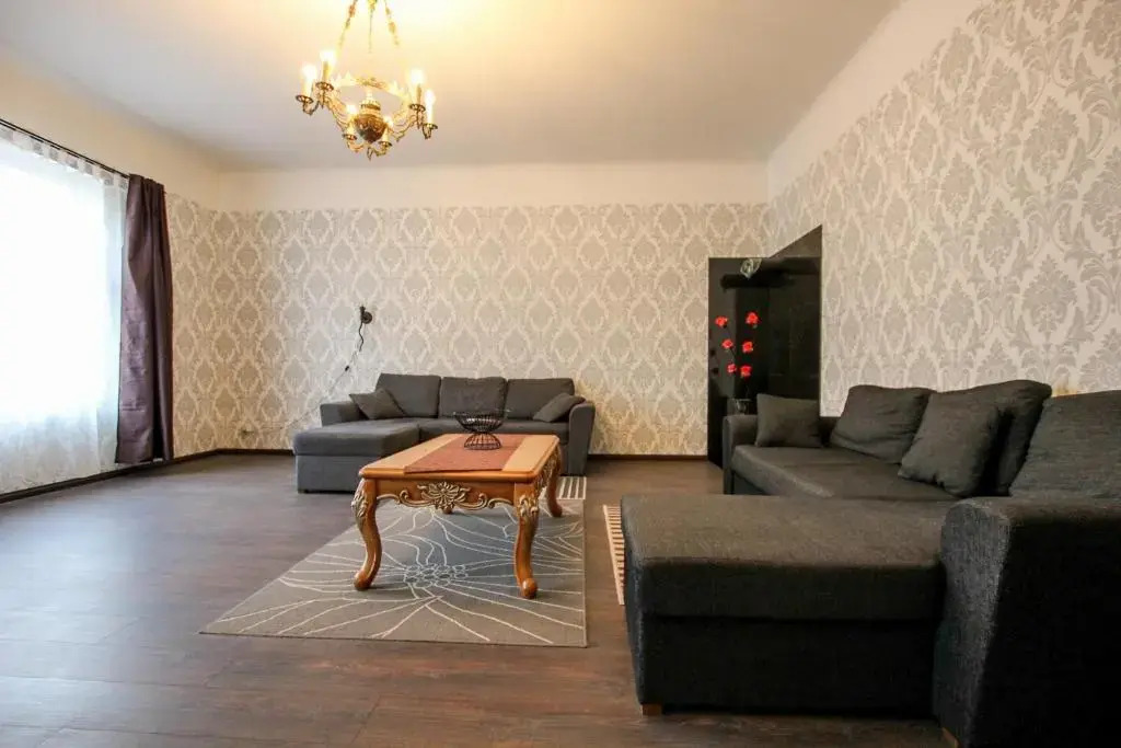 Chelsea Roosi 11 Apartment