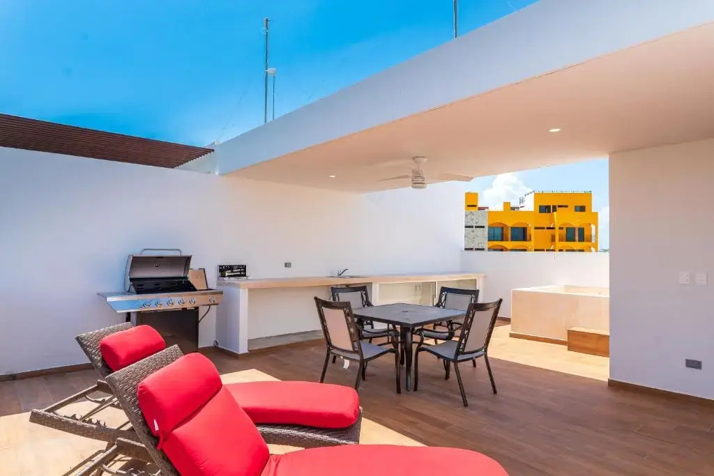 Entire House- 3BR with Private Roof Top Deck