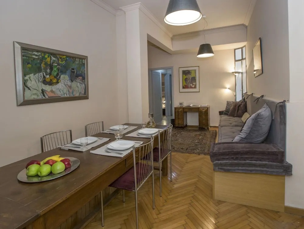 Downtown, classic apartment in Syntagma by GHH