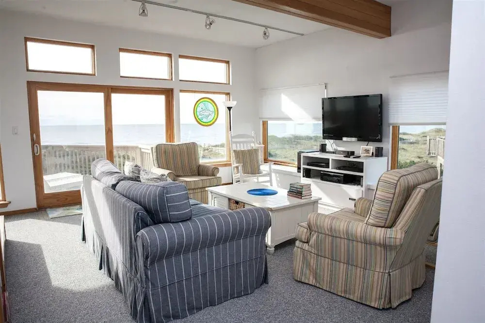 The Sunny Spot 4 Bedroom Cottage by RedAwning