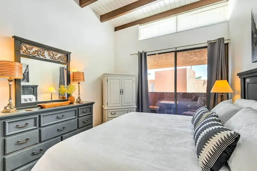 3 Mi to Old Town: Scottsdale Condo w/ Pool & Lake