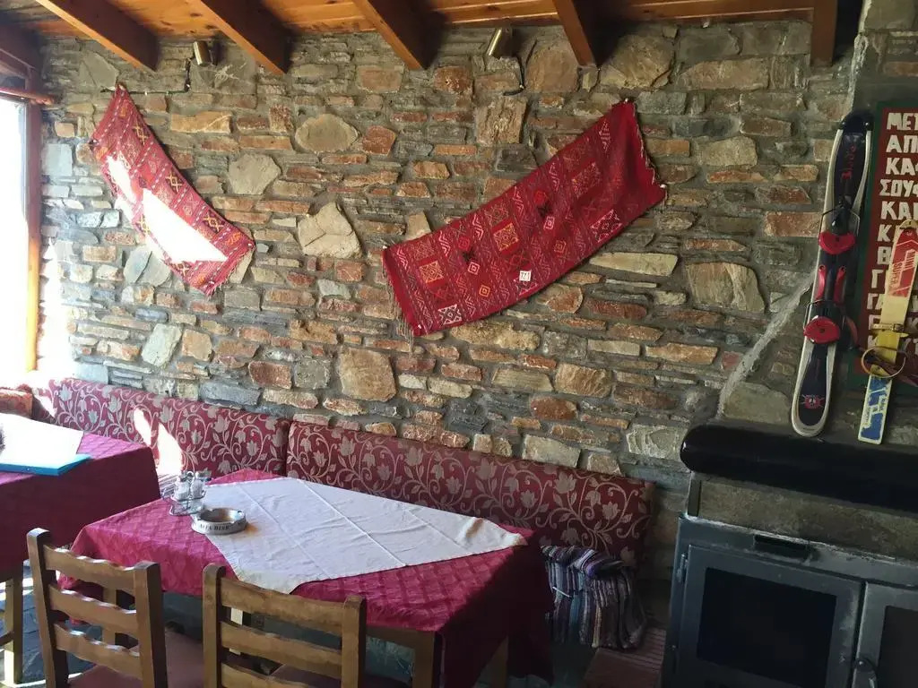 To Hani Tou Kokkini, Pelion
