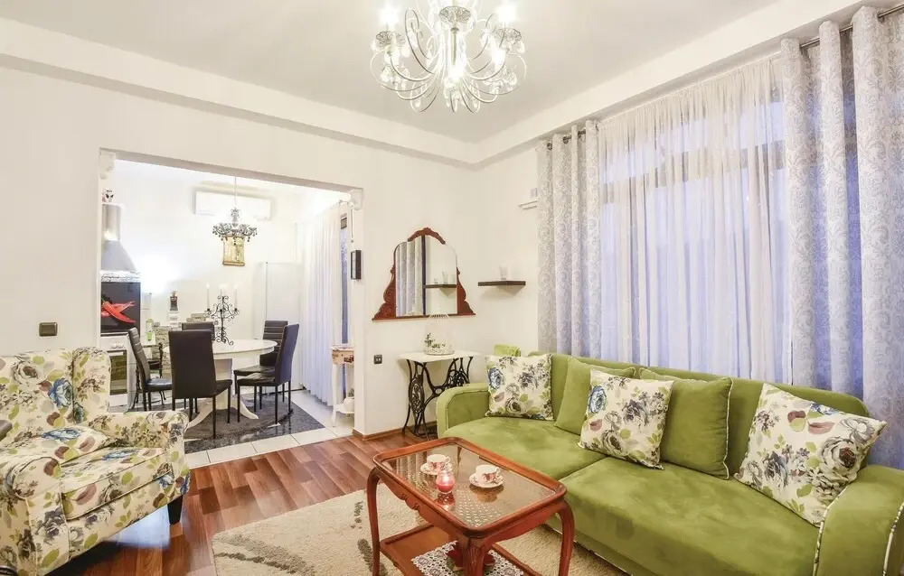 Beautiful Home In Srinjine