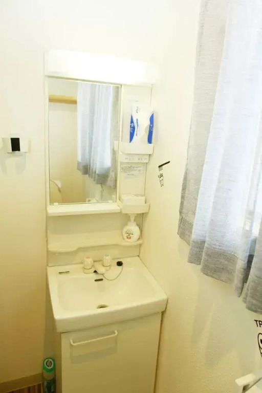 G'inns guest house - Hostel