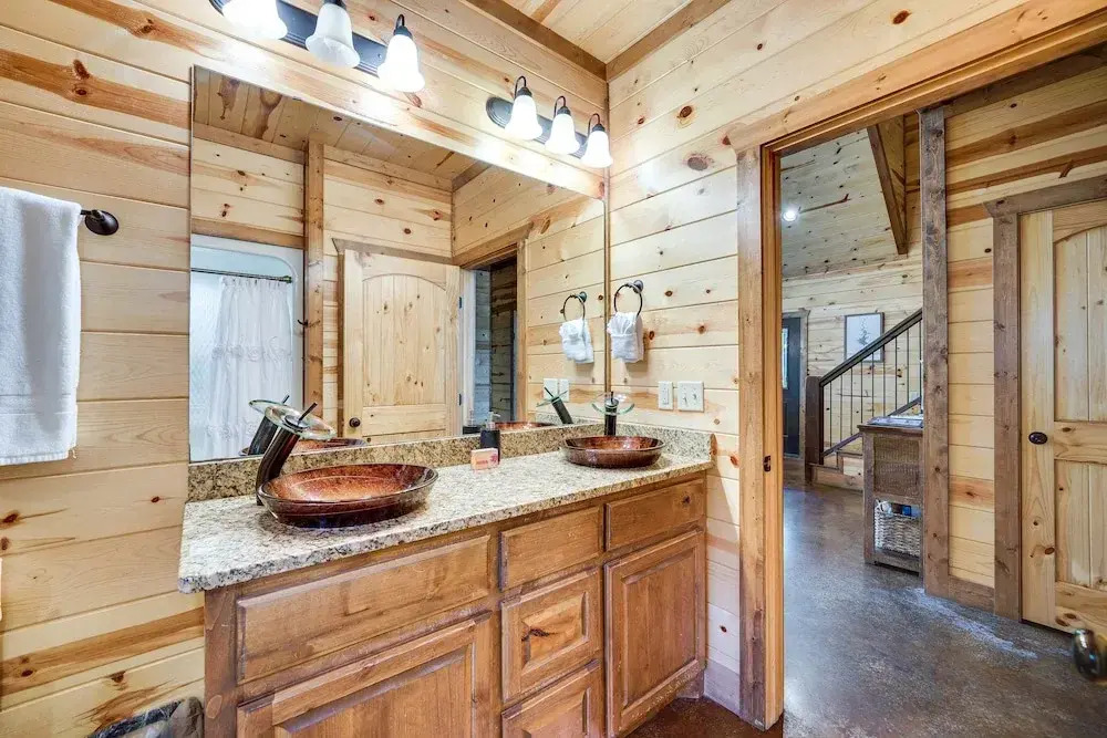 Hot Tub & Fire Pit at Broken Bow Cabin!