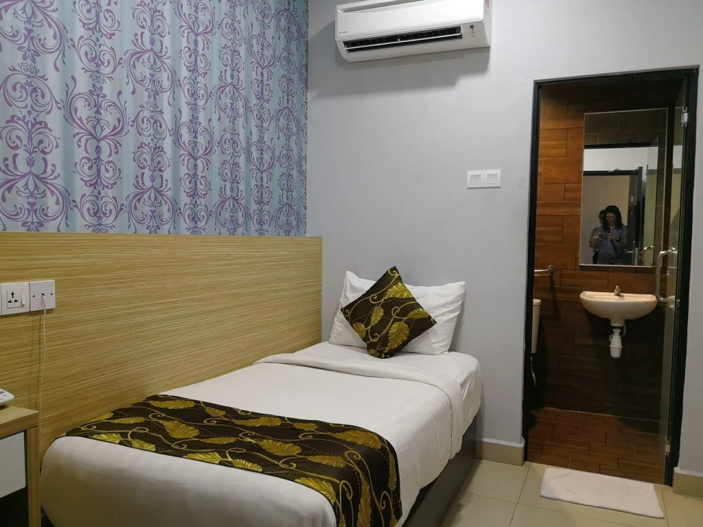 DMetro Hotel