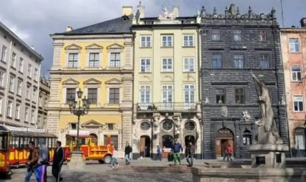 Apartament on Rynok Square 3