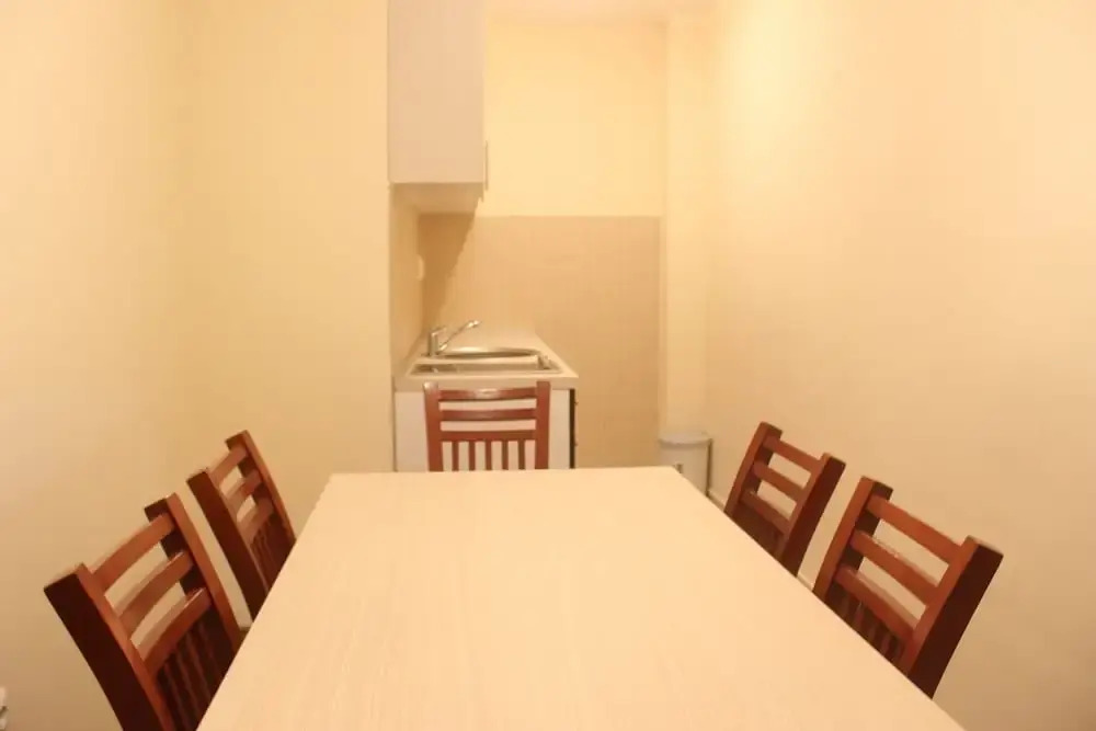 Apartments and rooms Max-Well