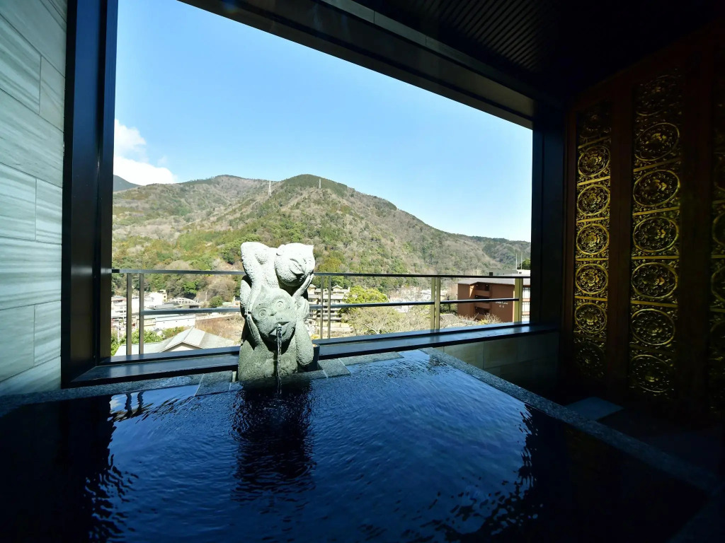 Balinese onsen ryokan Hakone Airu