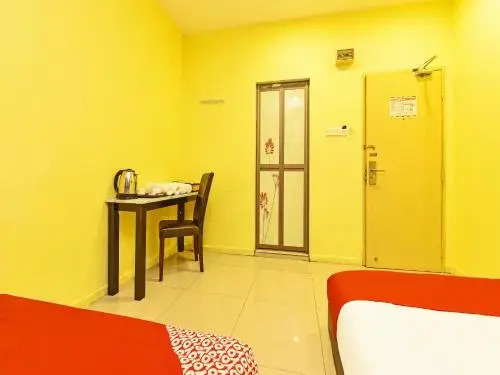 8 Hotel