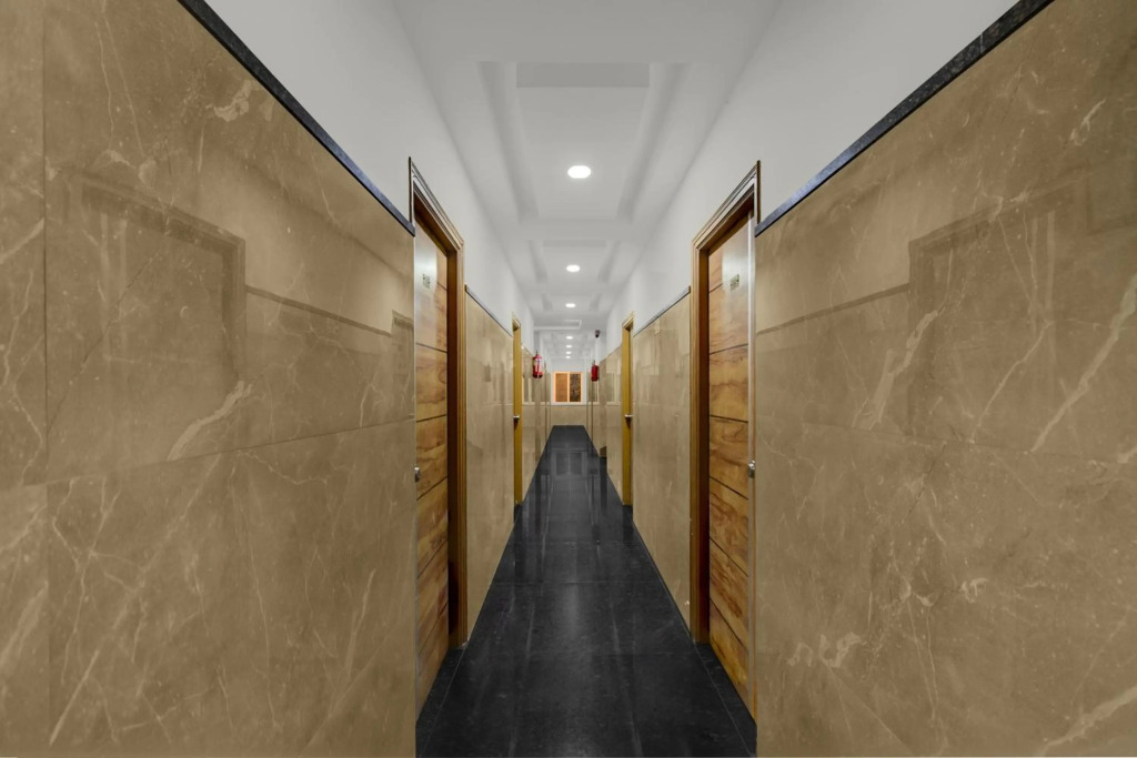 Super Townhouse Financial District Gachibowli Formerly Srinika Inn
