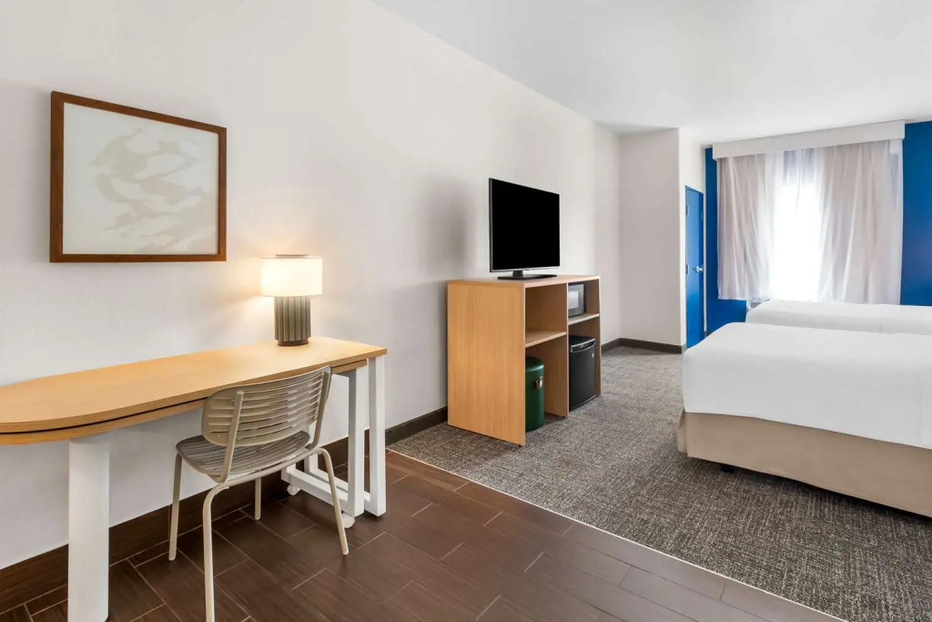 Spark by Hilton Pearland (H)