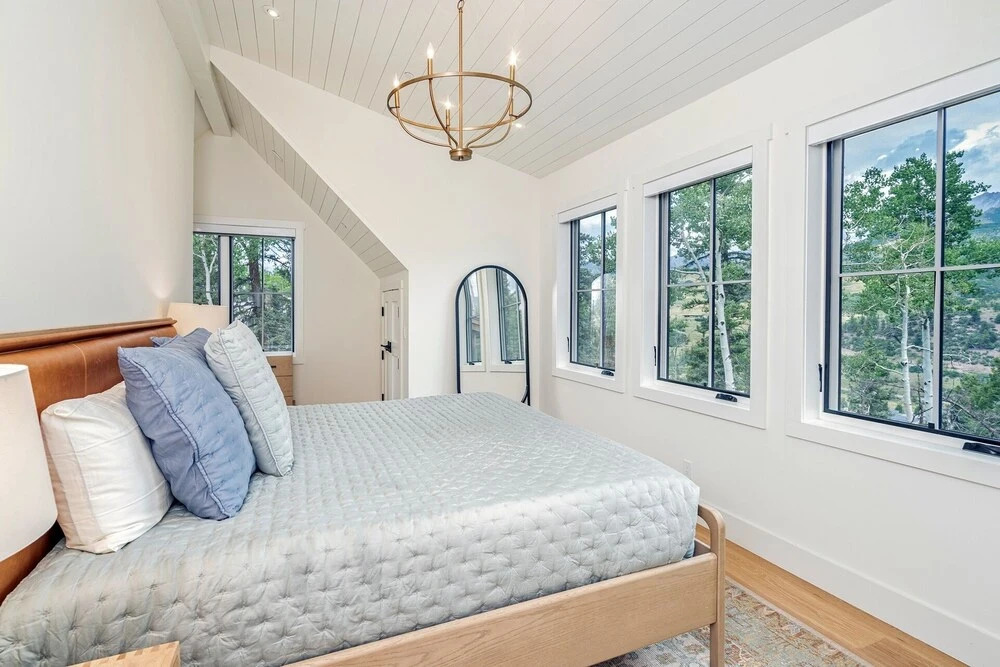 Overlook House 4 Bedroom Home by RedAwning