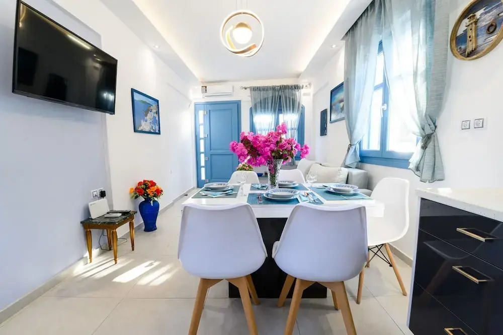 Captain Lazaros Detached Beach Villa and Suites