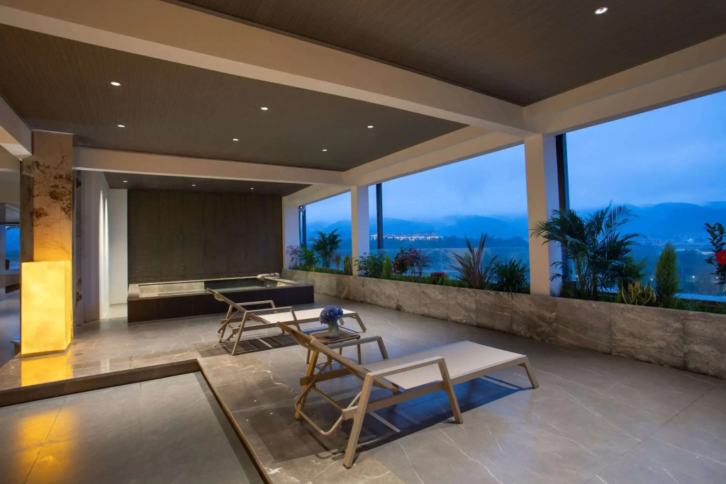Hawthorn by Wyndham Honghe Mile Hot Spring
