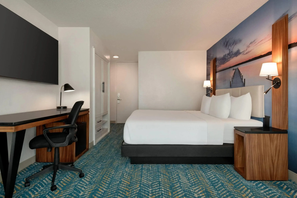 Fort Pontchartrain Detroit, a Wyndham Hotel