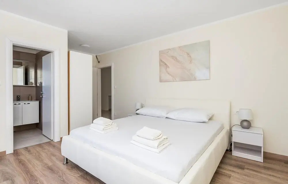 Nice Home in Mundanije With 4 Bedrooms, Wifi and Outdoor Swimming Pool