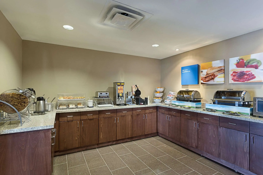 Pennant Hotel & Suites