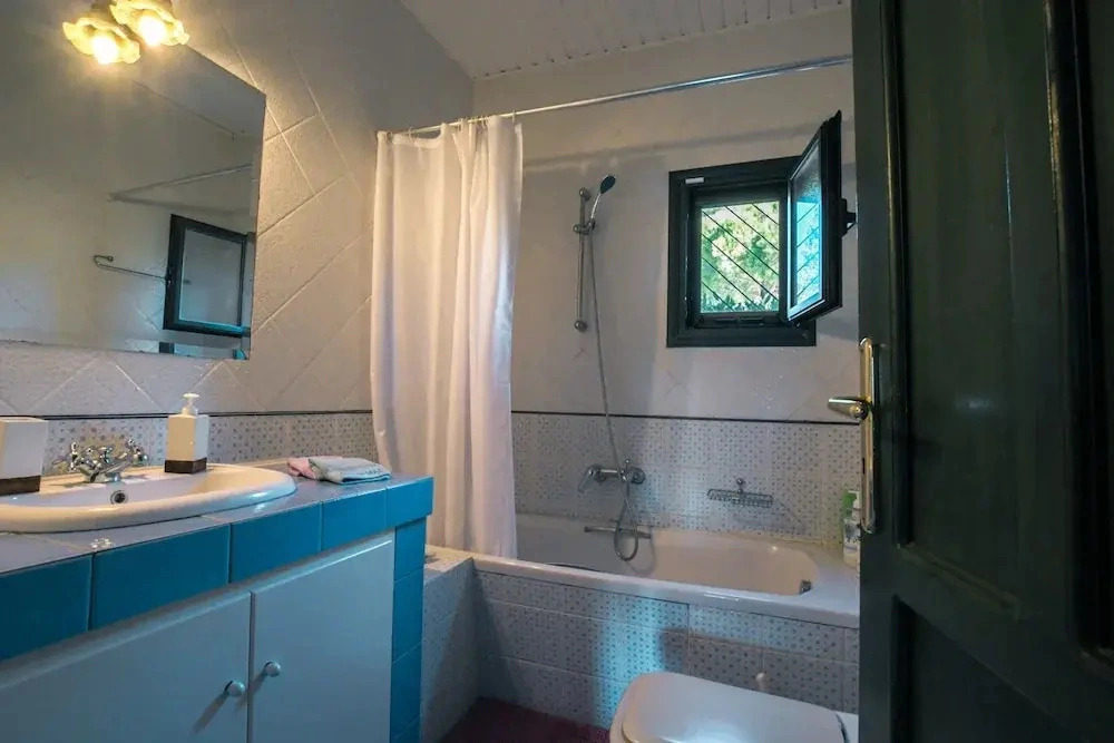 Nerotrivia Villa - Ocean Panorama and Lush Gardens