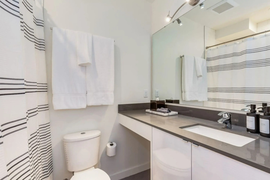 2BR 2BA The Ballard Modish Seattle Location With Rooftop View