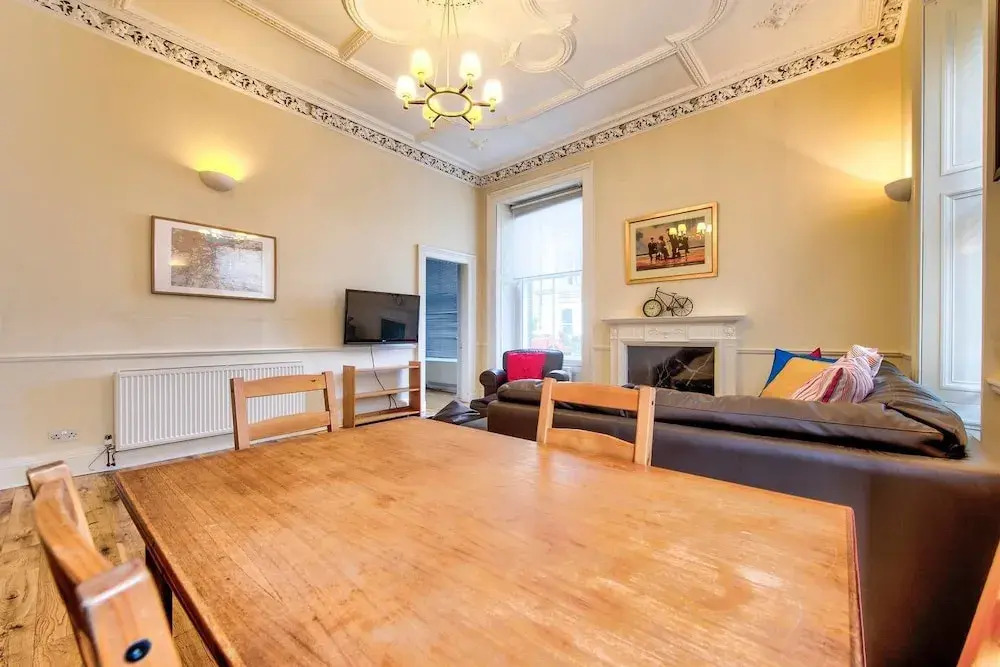 Intriguing 4-bedroom Main Door Apt Near Old Town