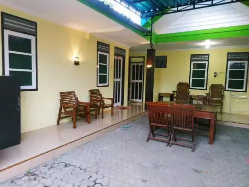 Yellow Hostel