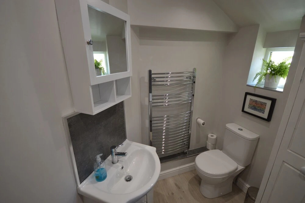 Charming 2 Bedroom Apartment Near Station
