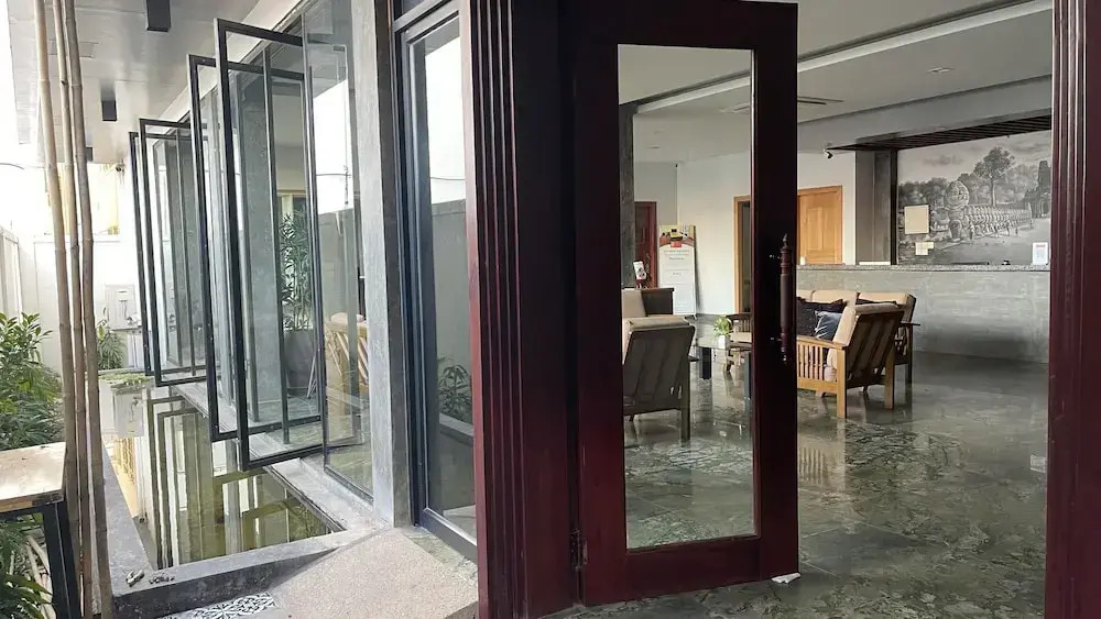 JJ City Centre Suites