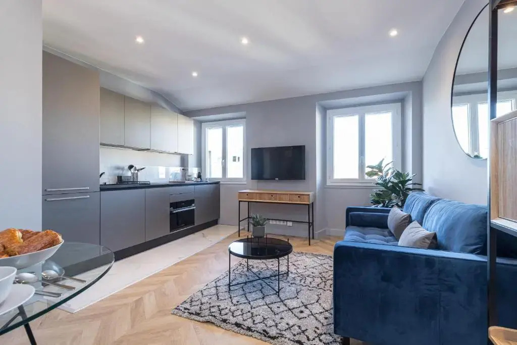 SMARTBNB - Dernier etage Ascenseur - 1 min Plage et Zone Pietonne