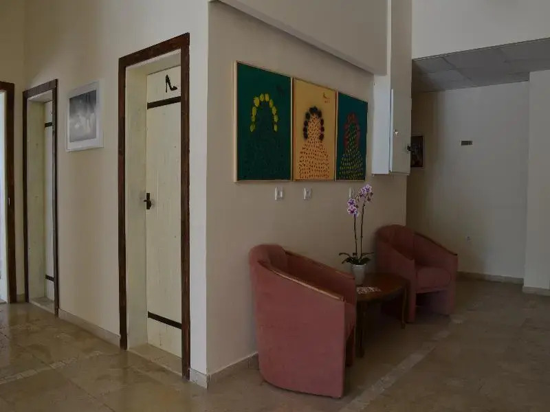 Hotel Trim