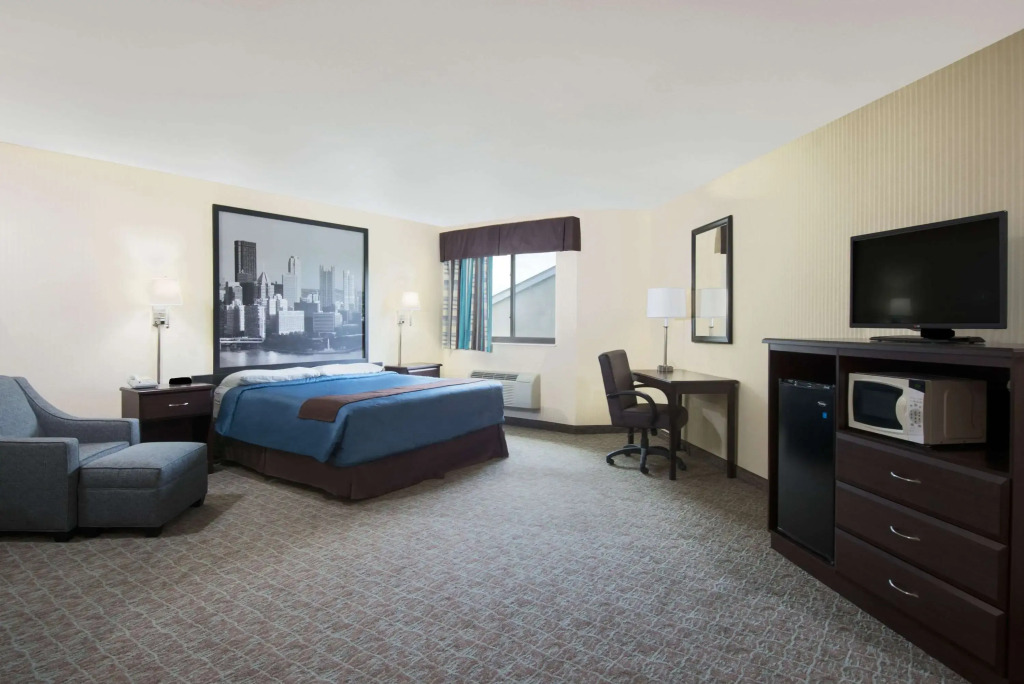 Super 8 by Wyndham Grove City