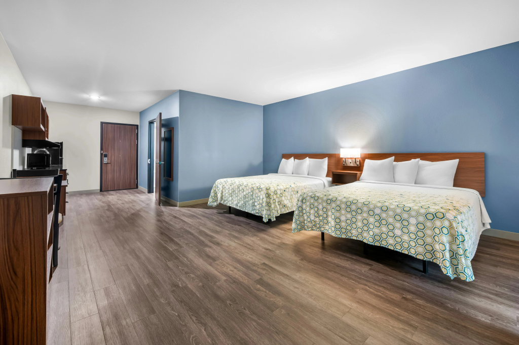 HomeTowne Studios by Red Roof Fort Myers