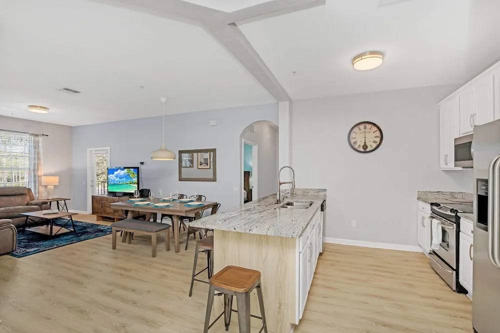 Spacious Condo With Balcony Near Themed Parks! #3vc406