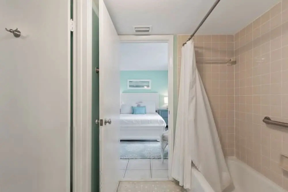 Updated Ocean Front Condo Aquamarine Suite 201