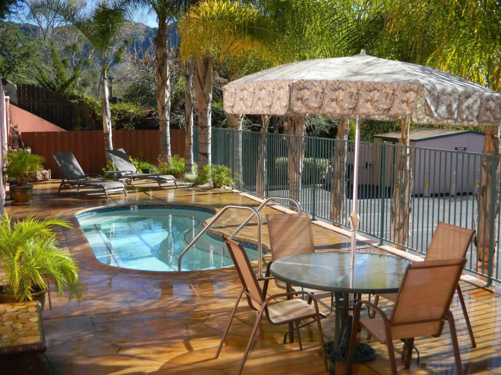 Oakridge Inn