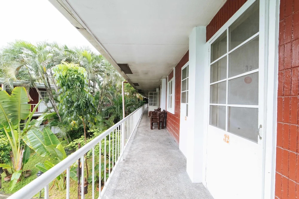 RedDoorz Premium @ Clarkview Angeles City
