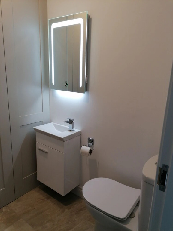 Lovely 3-bed Cabin in Meigh