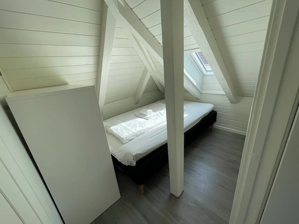 Stunning Hilltop Nest Unparalleled Views at BnB Ap 17