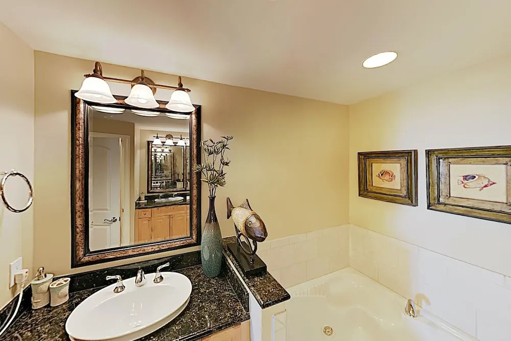 New Listing! Lovely Azure W/ Gulf-front Pool 3 Bedroom Condo