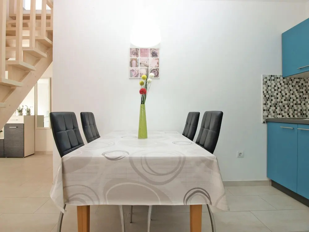 Apartment 1819