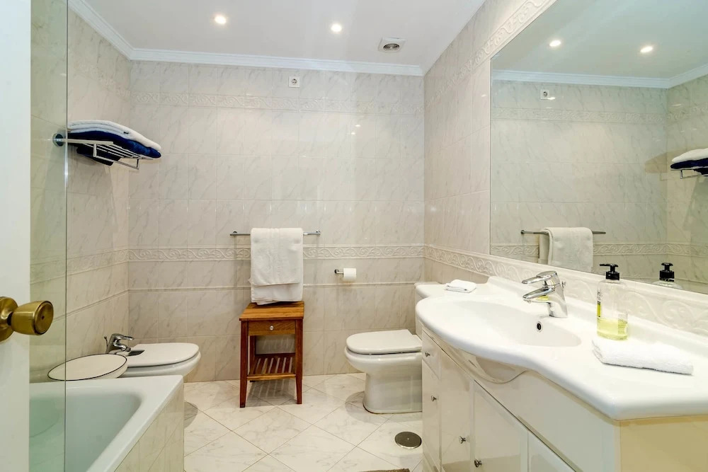 AB2-Wonderful 2 bedroom apt with fantastic views
