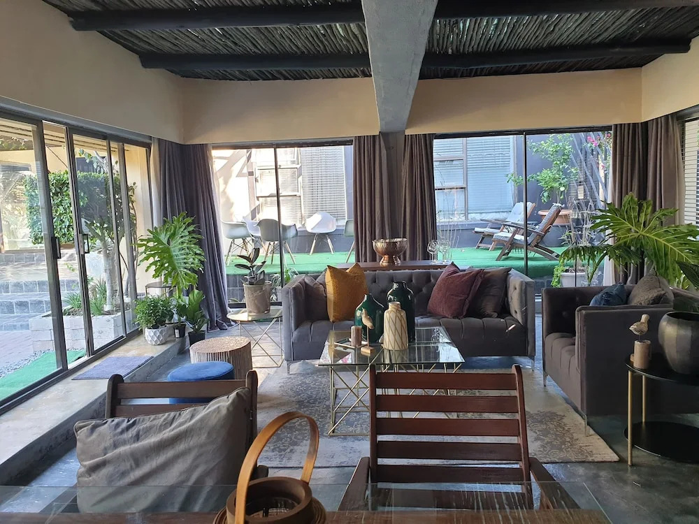 Zwinoni Lodge