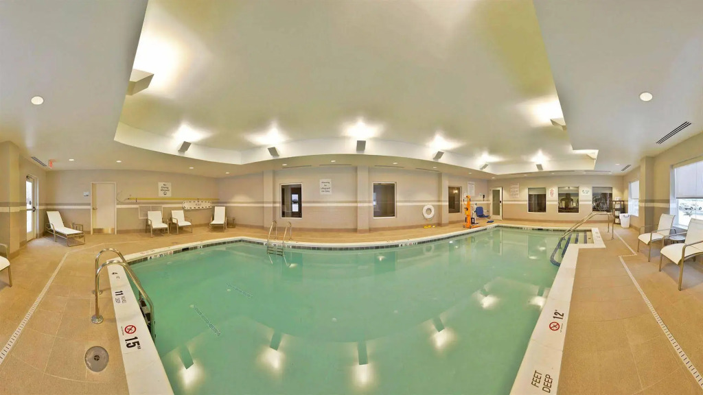 Holiday Inn Express & Suites Utica by IHG