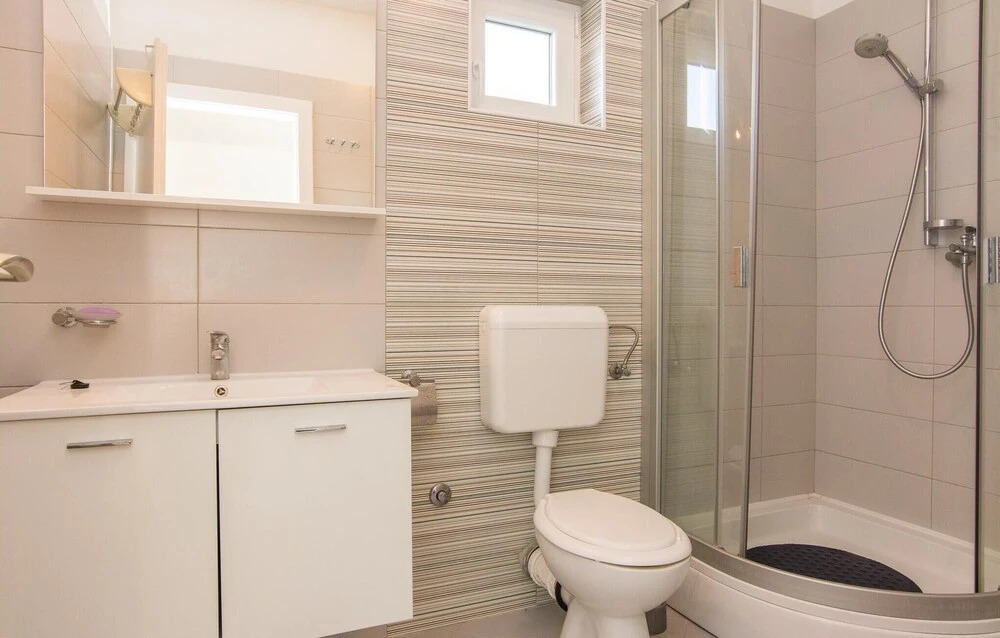 Amazing Apartment in Pakostane With 2 Bedrooms and Wifi