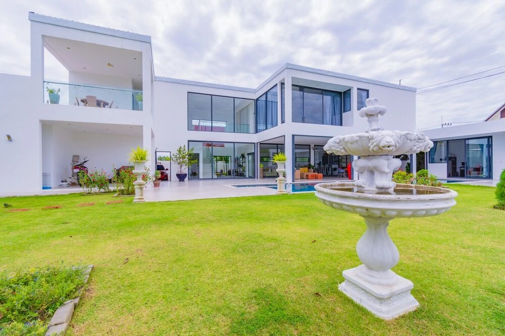 Modern 4 Bedroom Resort Pool Villa LL110