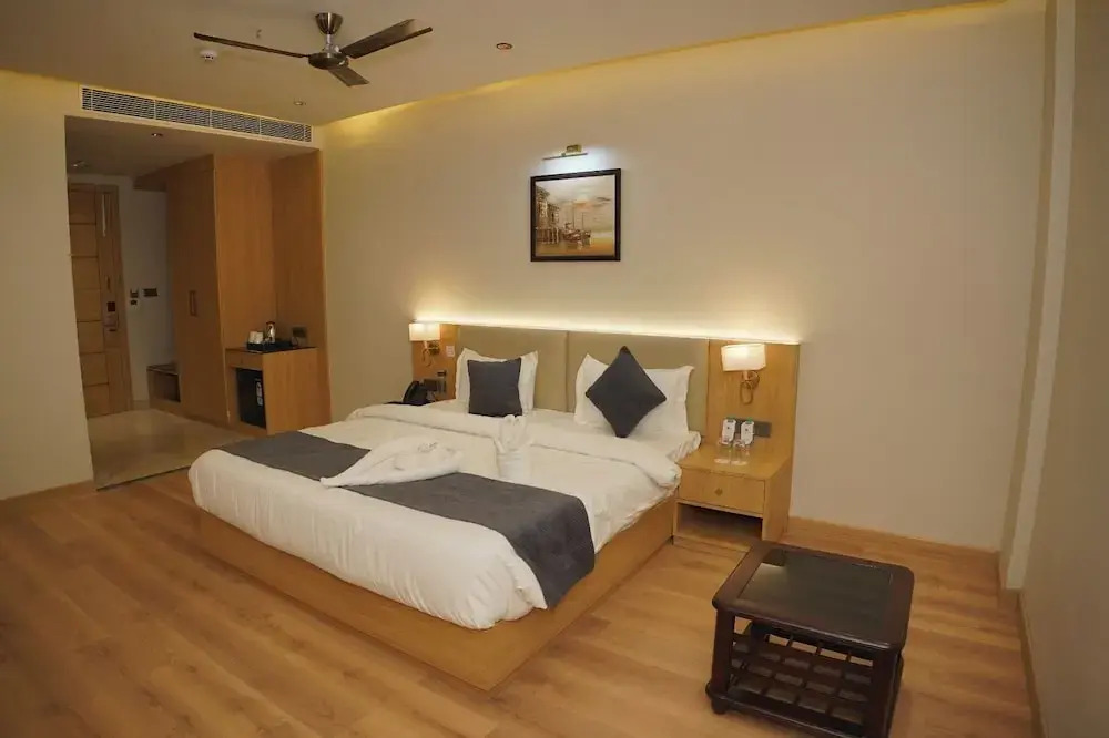 Hotel Alpine, Aligarh