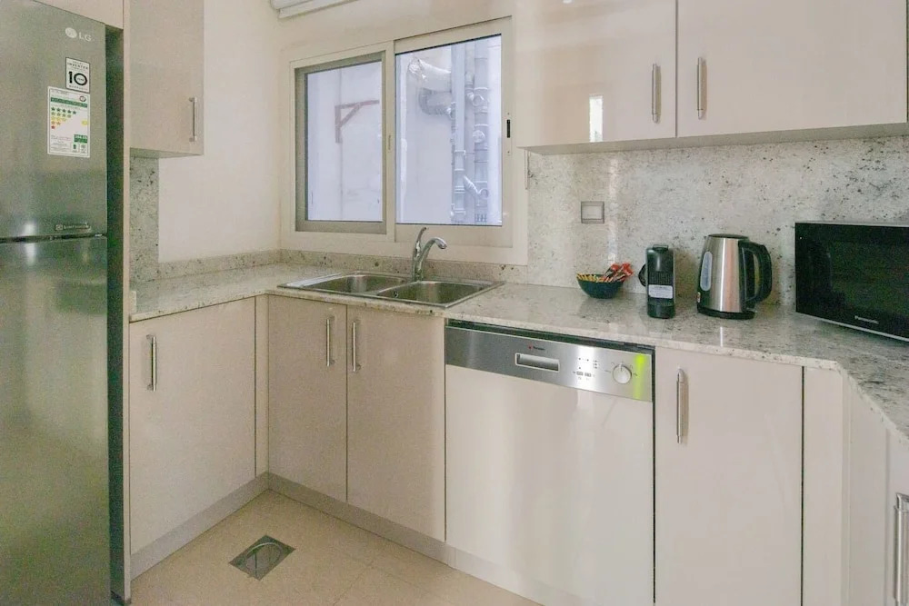 Regal & Modern 2BR With Study in Downtown Dubai - Sleeps 5!